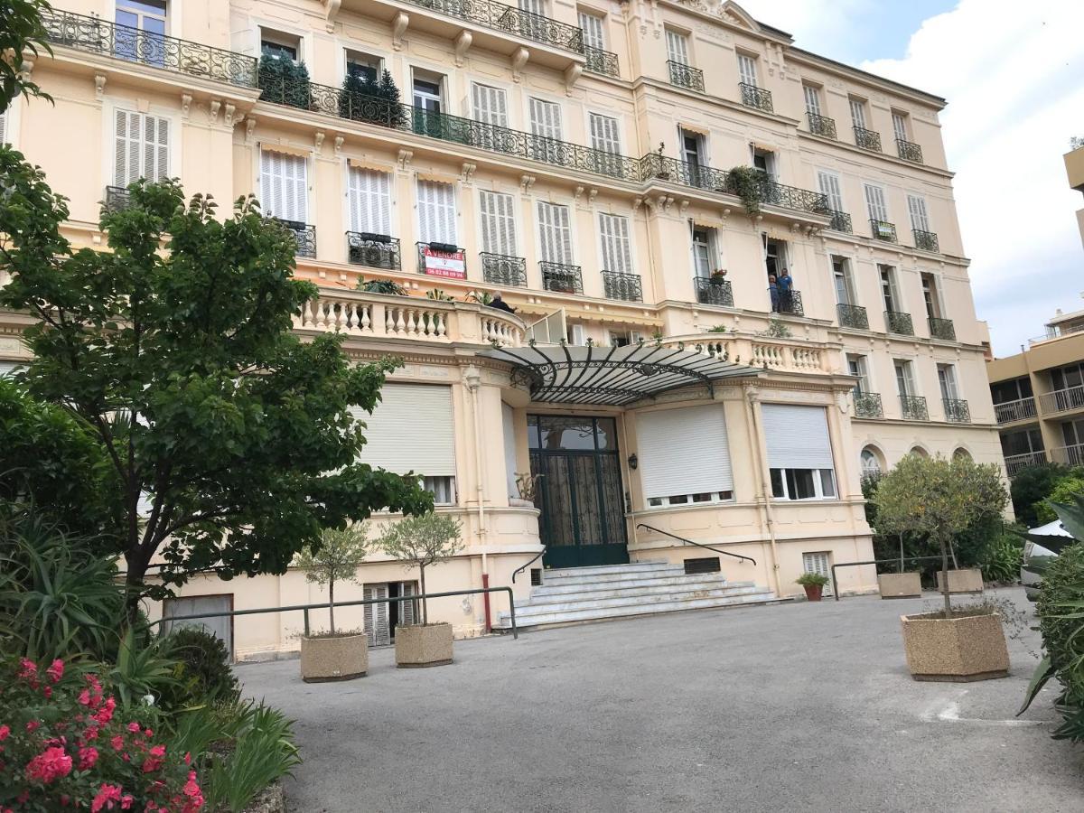 Appartement Terrasse Dans Palace Centre Ville Menton Exteriör bild